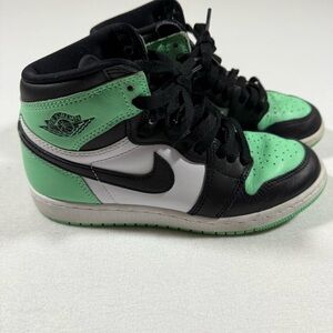 Nike Air Jordan 1 Retro High OG Green Glow youth size 4.5/Women’s size 6 VGUC